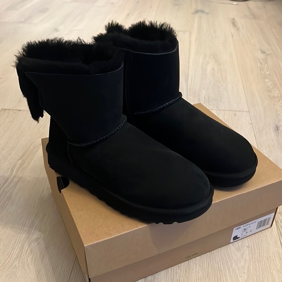 UGG Shoes - Ugg Classic Heritage Bow